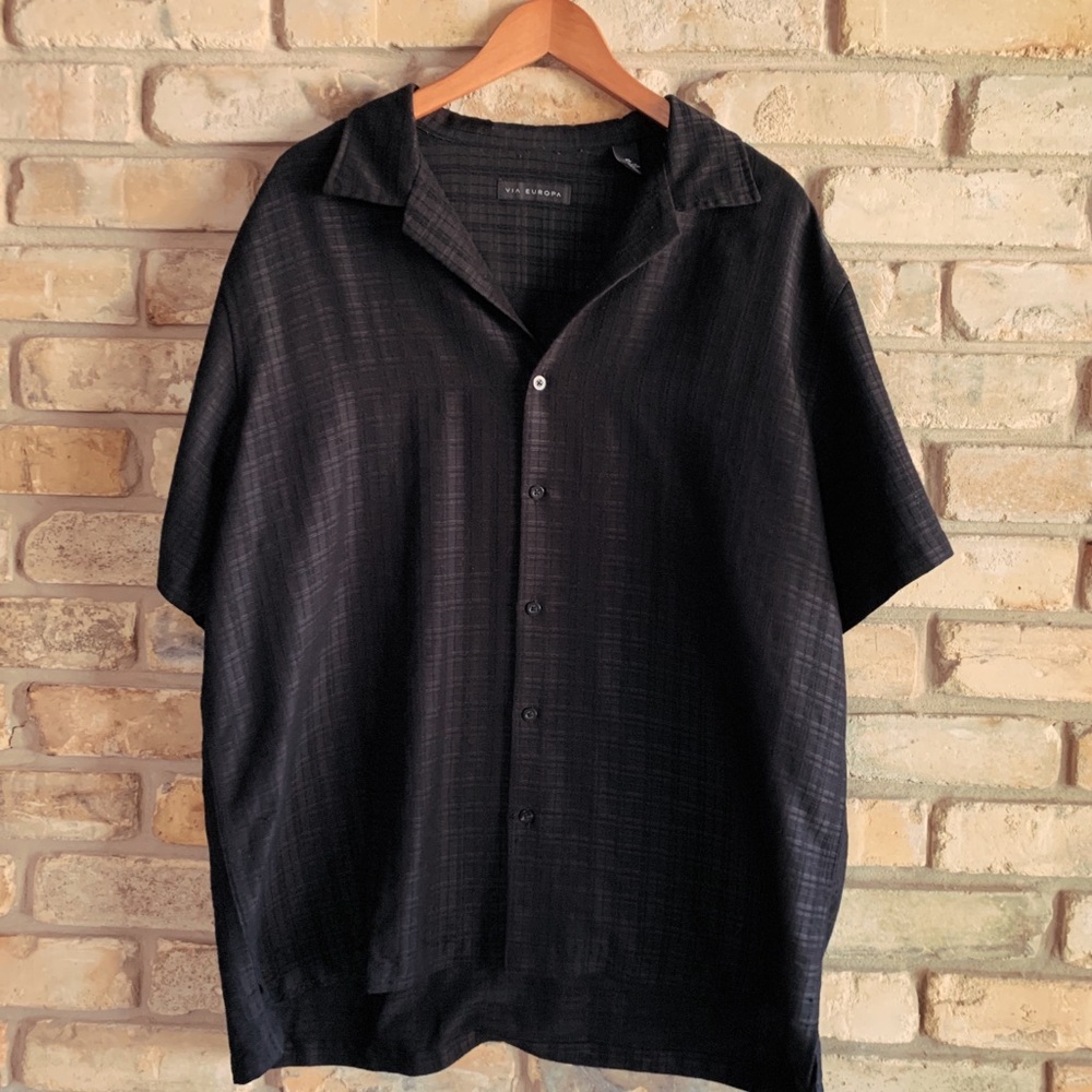 donating soon ★ VÍA EUROPA BLACK BUTTON UP
